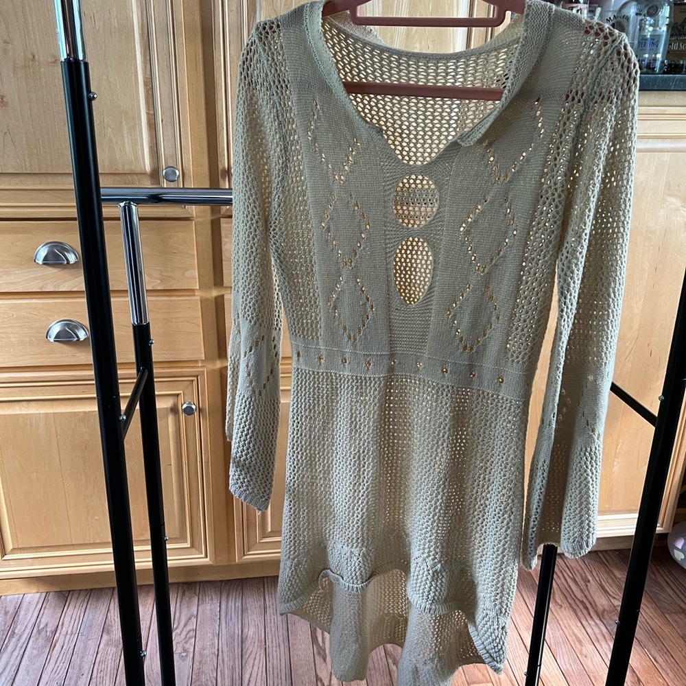 Medium swim cover up